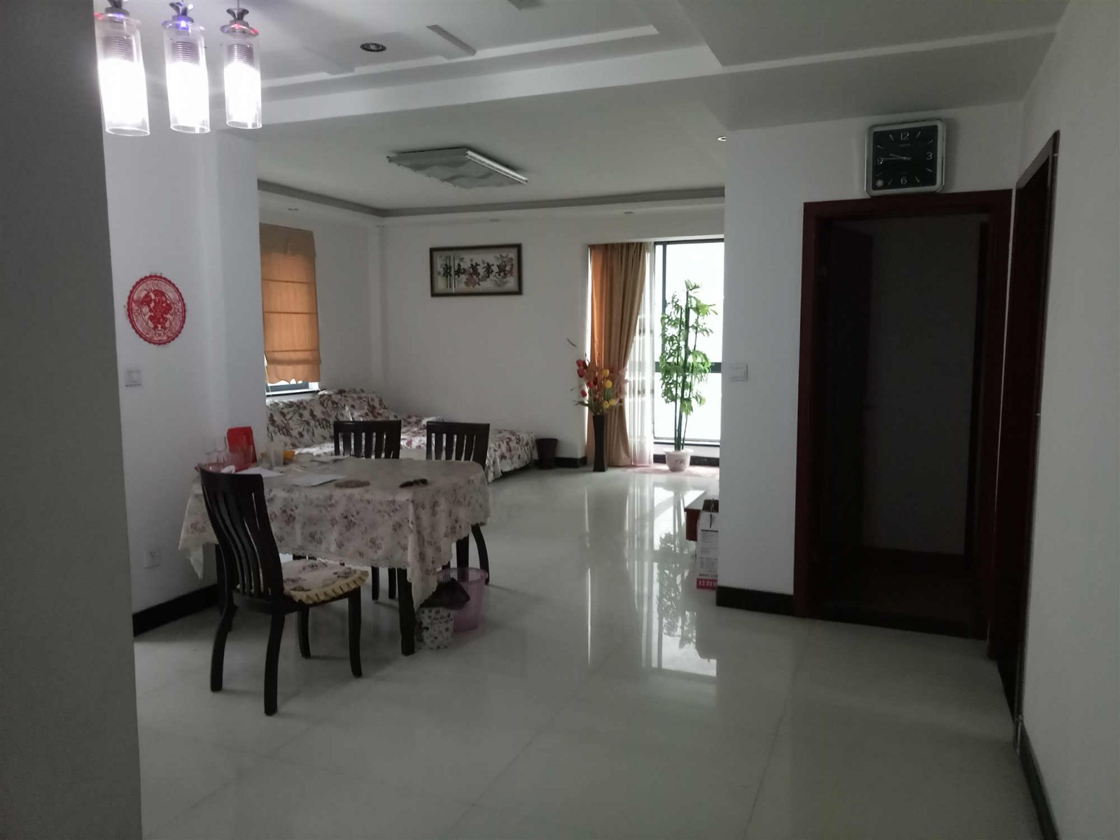 D1193蔚蓝新都4/7精装3/2/2一楼有10平米的储藏室131.6平米售价118万