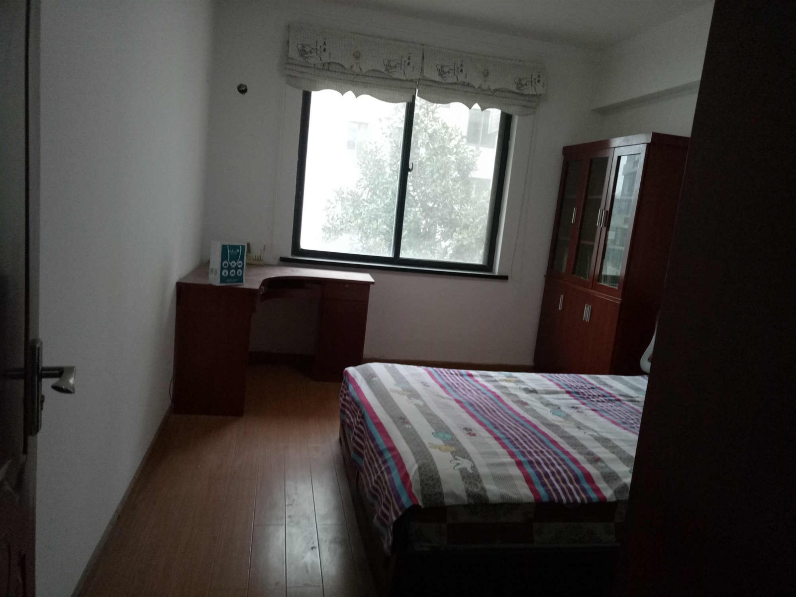 D1193蔚蓝新都4/7精装3/2/2一楼有10平米的储藏室131.6平米售价118万