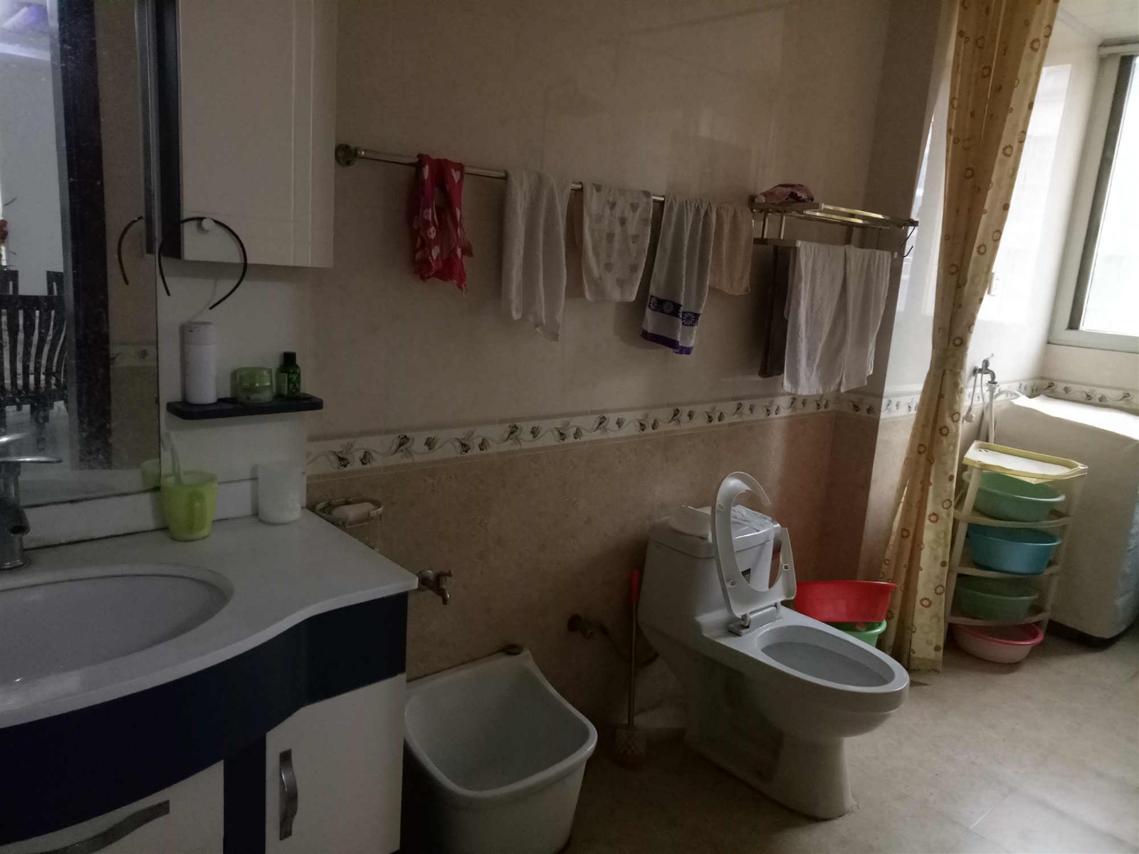 D1193蔚蓝新都4/7精装3/2/2一楼有10平米的储藏室131.6平米售价118万