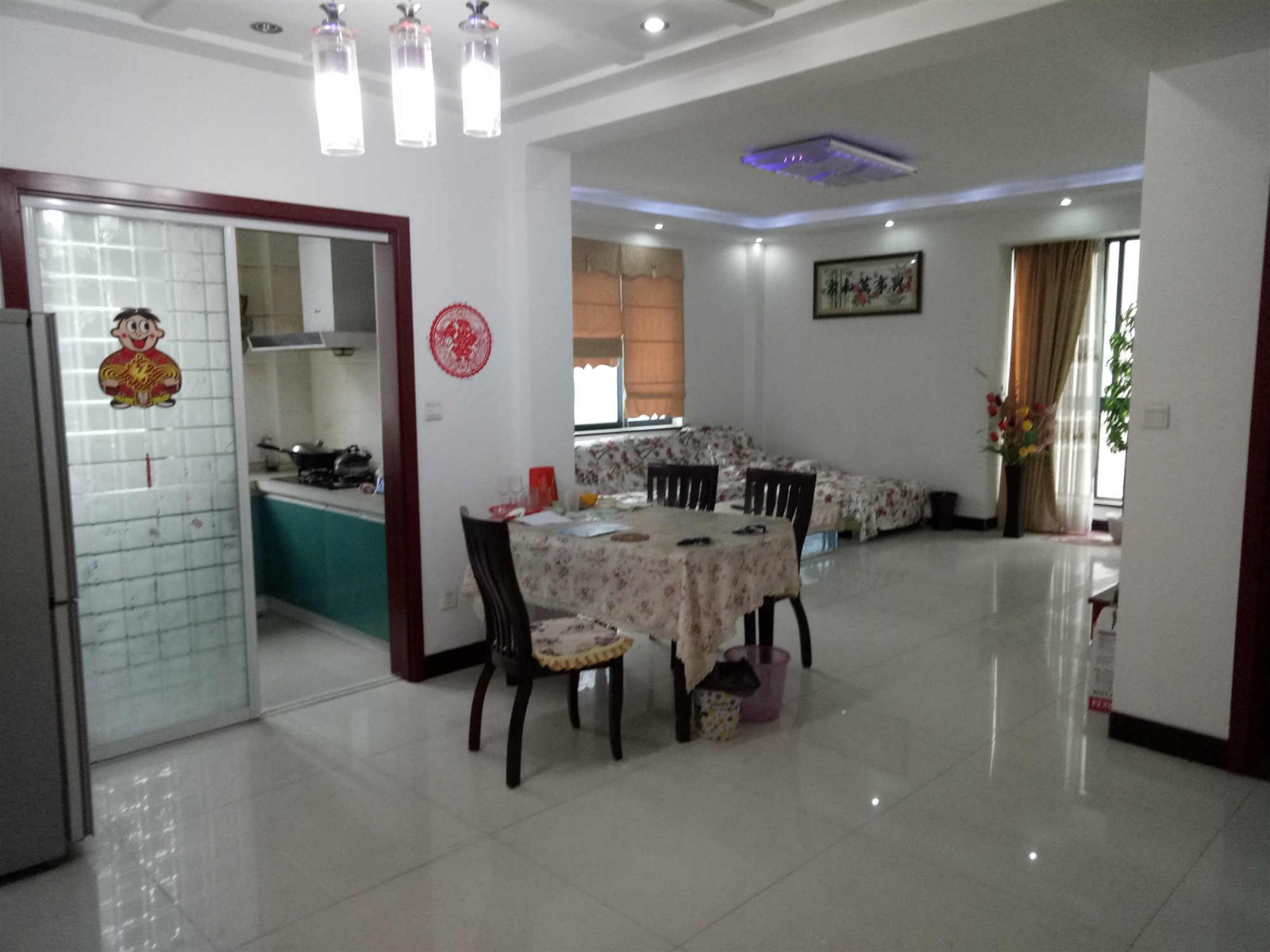 D1193蔚蓝新都4/7精装3/2/2一楼有10平米的储藏室131.6平米售价118万