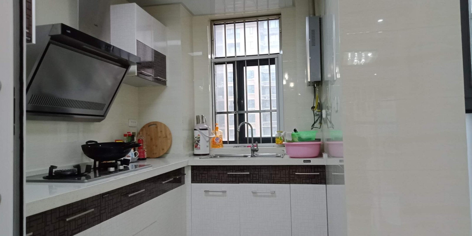 F176宇濟(jì)濱湖天地竹苑4/2/2精裝139平米20/27兩證滿二帶車庫成交價(jià)136萬