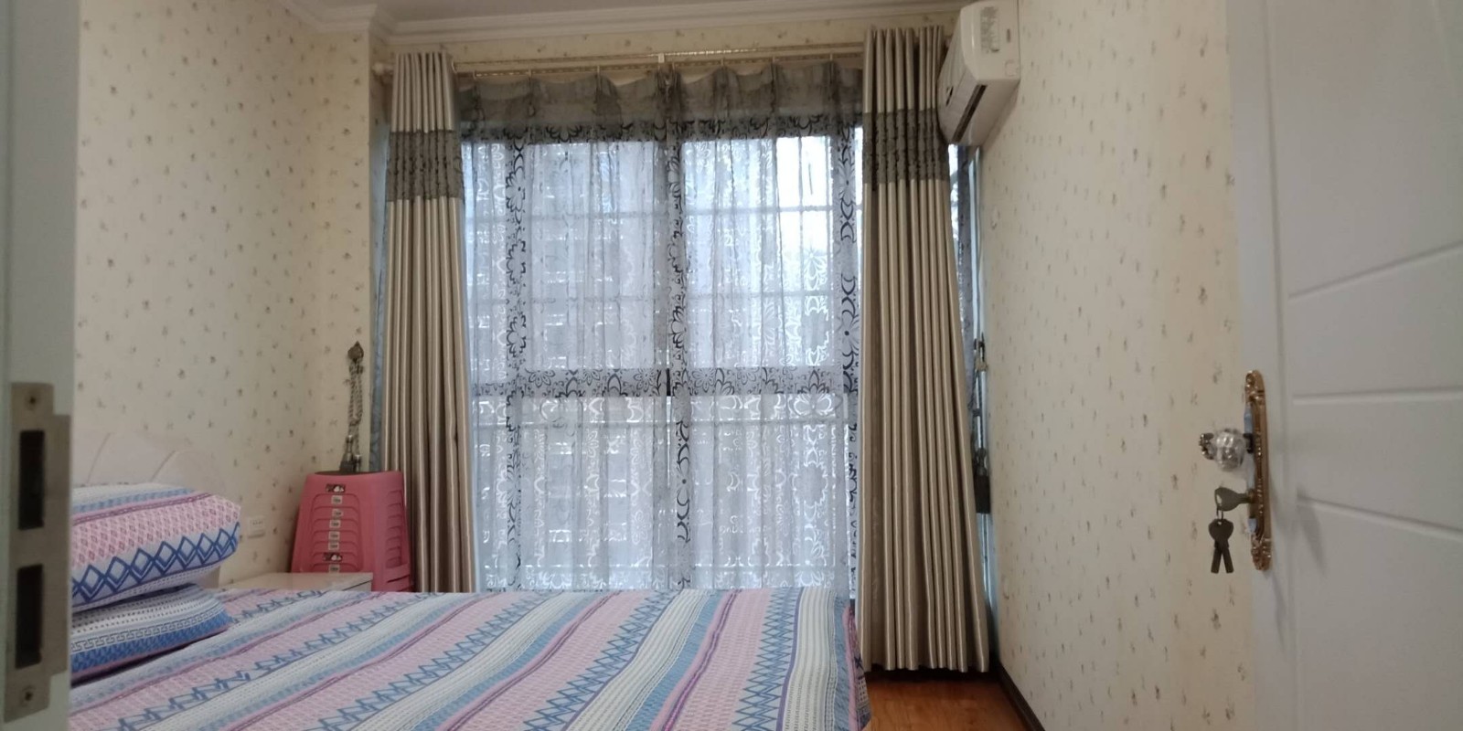 F176宇濟(jì)濱湖天地竹苑4/2/2精裝139平米20/27兩證滿二帶車庫成交價(jià)136萬