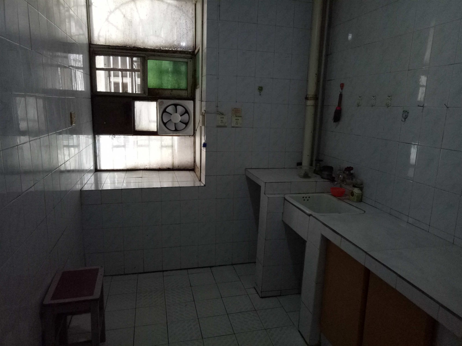 A3570建設(shè)路軍轉(zhuǎn)小區(qū)3/2/13/7簡裝兩證滿五面積95平售價(jià)45萬