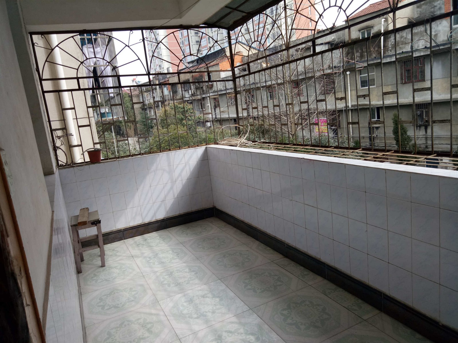 A3570建設(shè)路軍轉(zhuǎn)小區(qū)3/2/13/7簡裝兩證滿五面積95平售價(jià)45萬