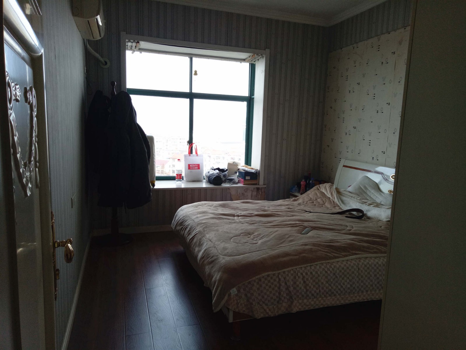 C1412天紫名苑4/2/2精裝14/17面積165平米兩證滿五90萬