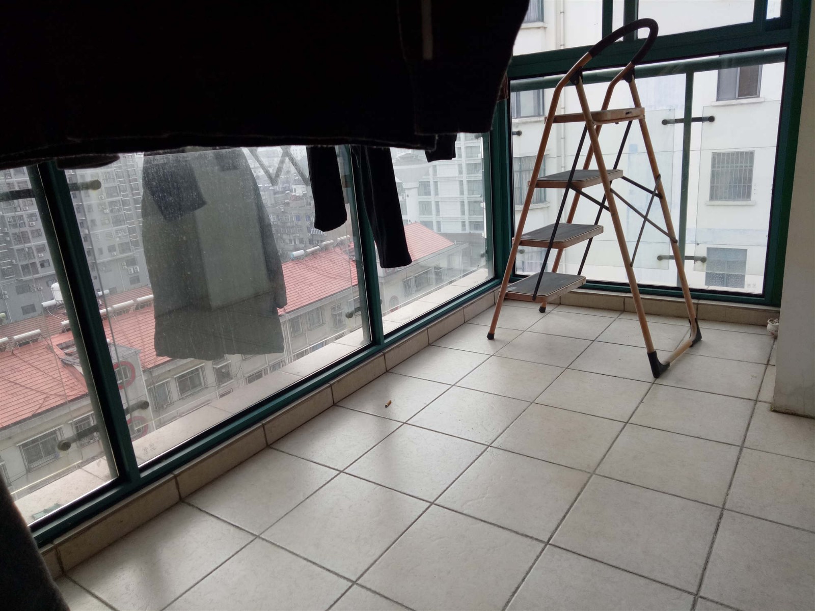 C1412天紫名苑4/2/2精裝14/17面積165平米兩證滿五90萬