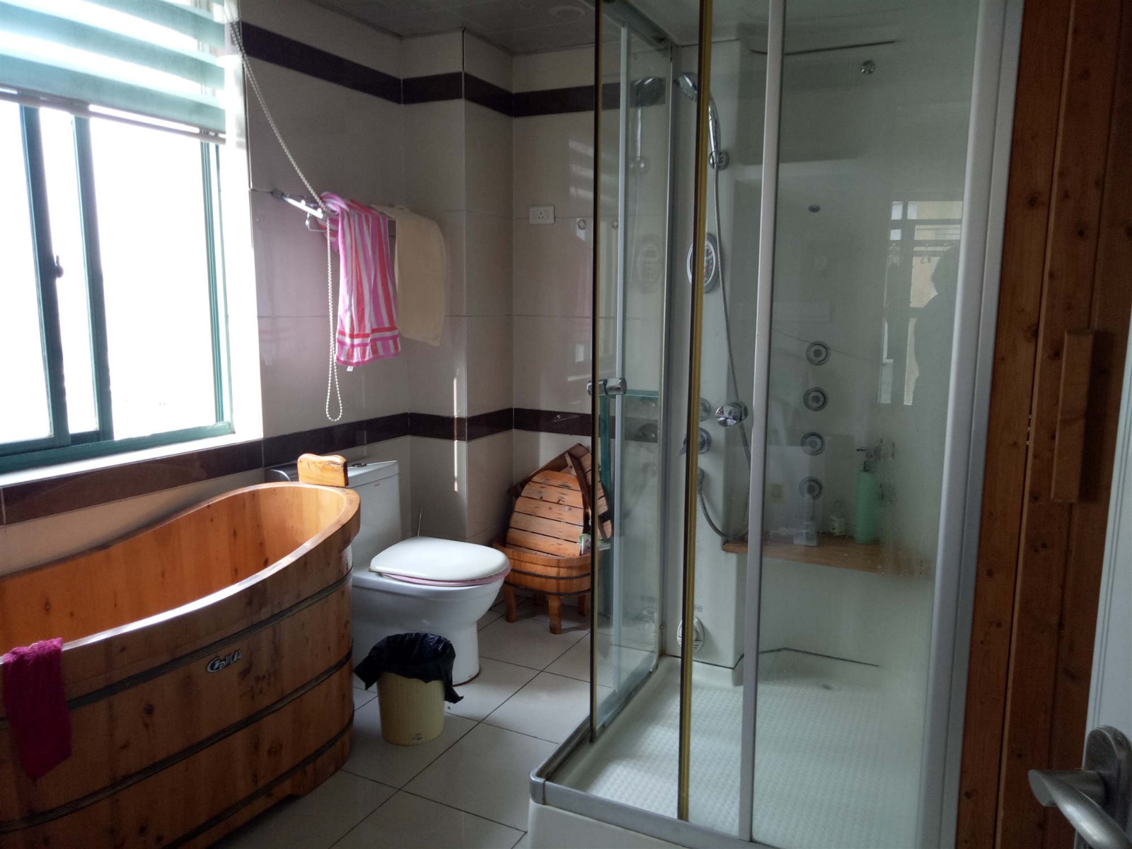 C1412天紫名苑4/2/2精裝14/17面積165平米兩證滿五90萬