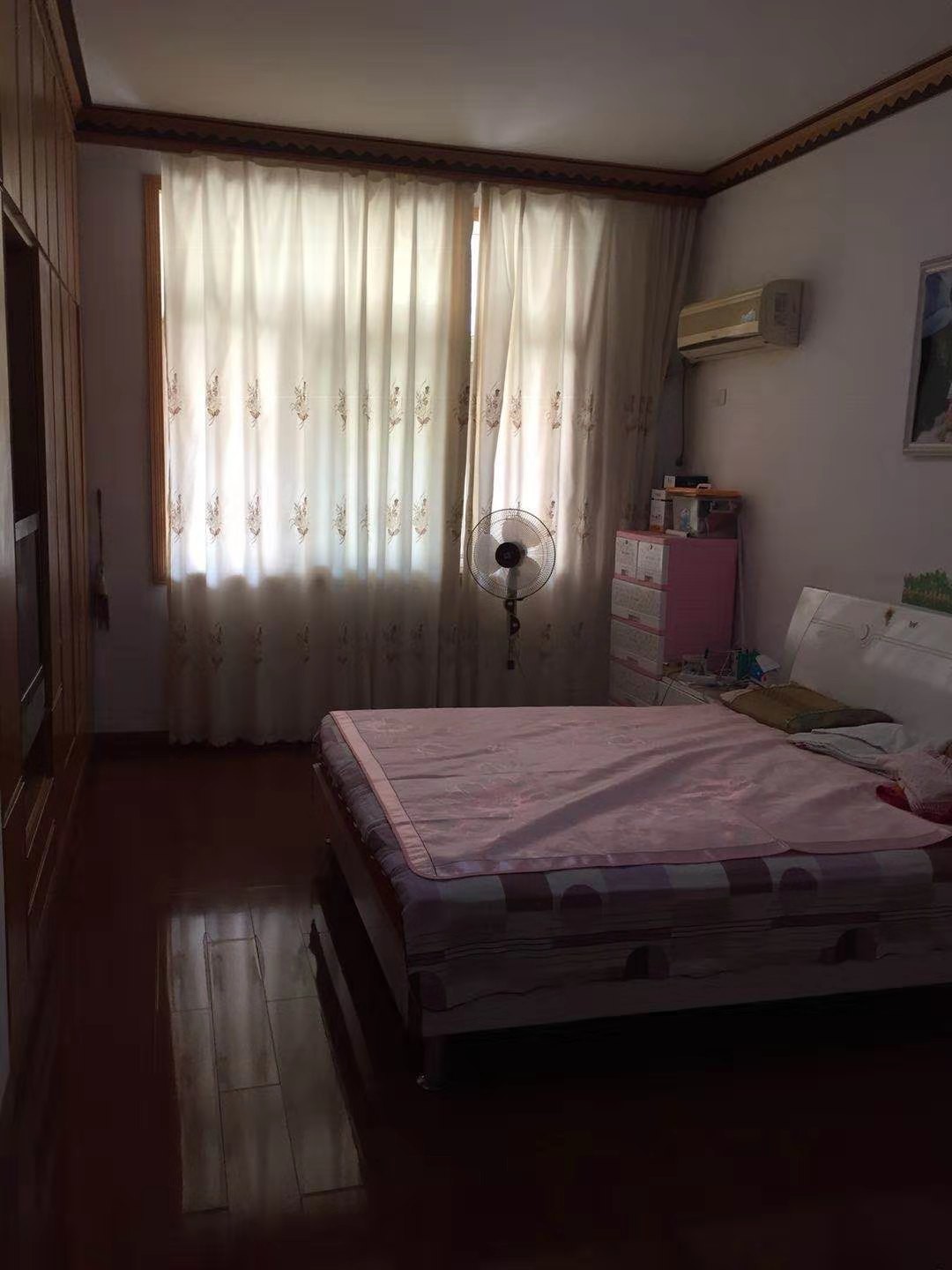 孝南區(qū)檢察院宿舍4室2廳2衛(wèi)（玉泉 對(duì)面）