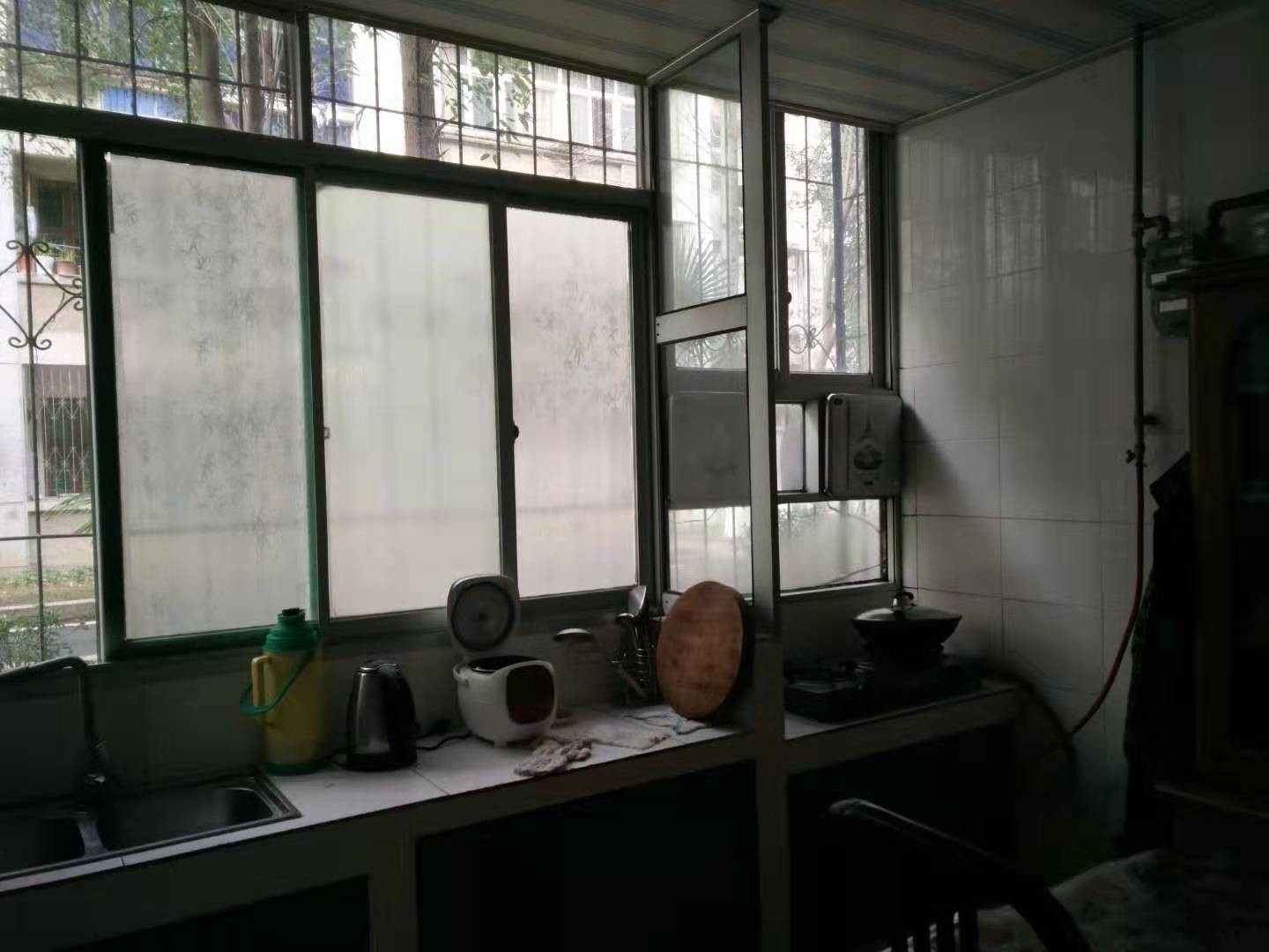 市委大院2樓60平米精裝拎包入住60萬