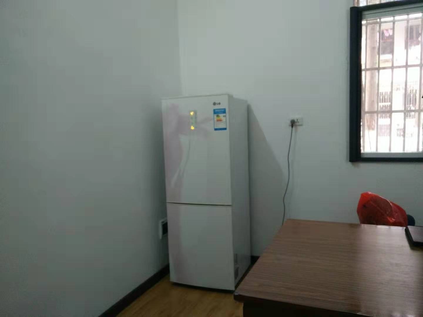 市委大院2樓60平米精裝拎包入住60萬