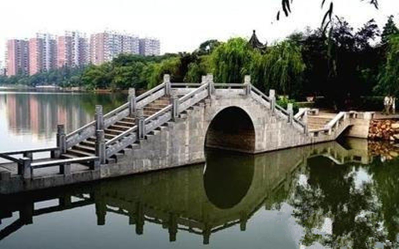 后湖御景二室二廳一衛(wèi)，精裝修，家具電器齊全，拎包入住