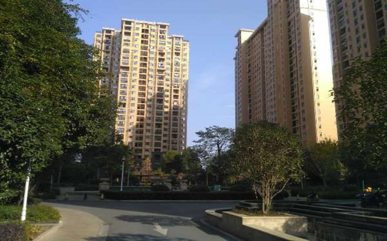 滨湖天地竹苑3室2厅2卫127平送入户花园99万