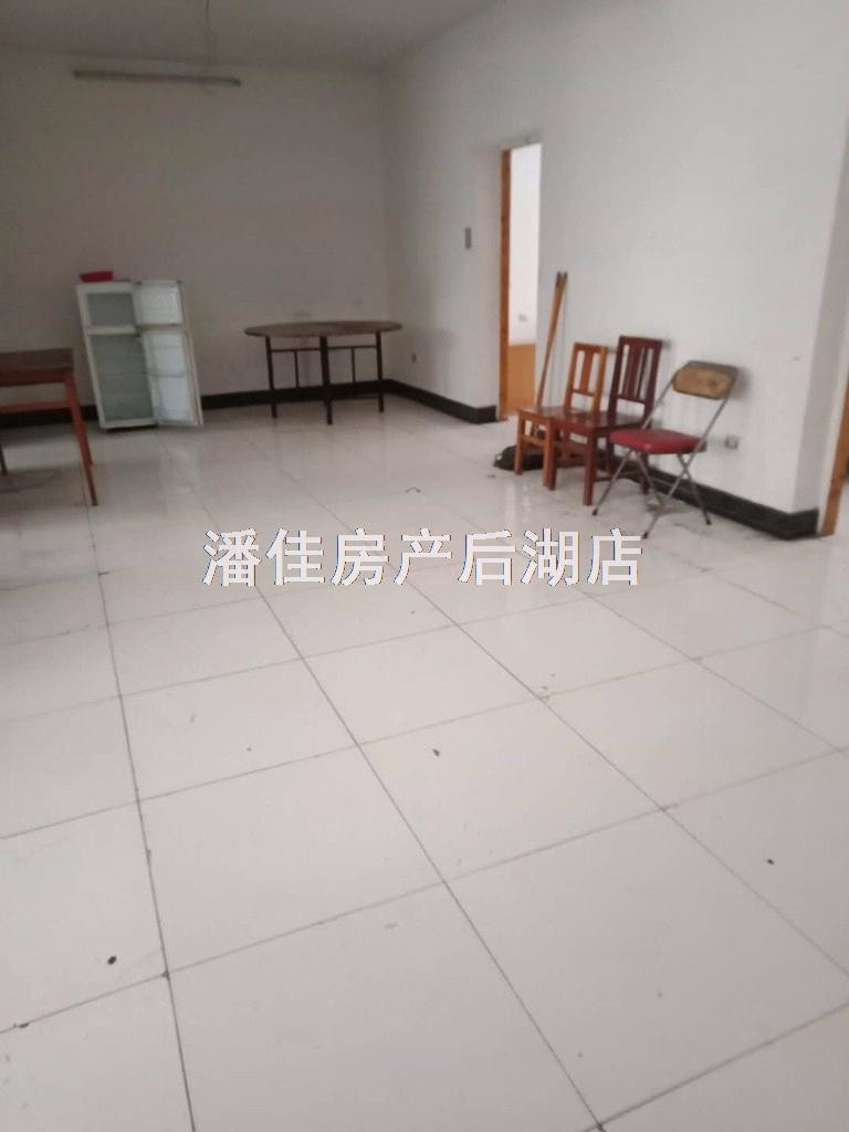 掛口小區(qū)3室2廳1衛(wèi)131㎡簡單裝修2/6樓家具電器一應俱全拎包入住，500元/月