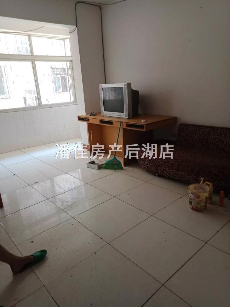 掛口小區(qū)3室2廳1衛(wèi)131㎡簡單裝修2/6樓家具電器一應俱全拎包入住，500元/月