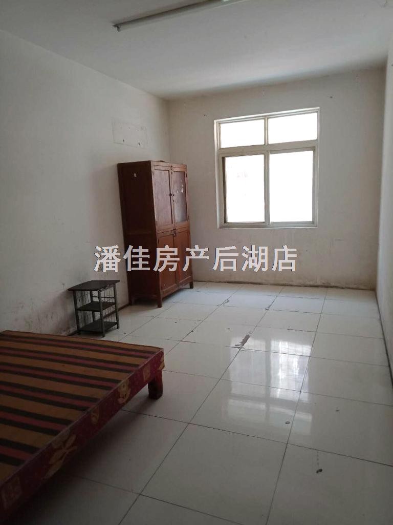 掛口小區(qū)3室2廳1衛(wèi)131㎡簡單裝修2/6樓家具電器一應俱全拎包入住，500元/月