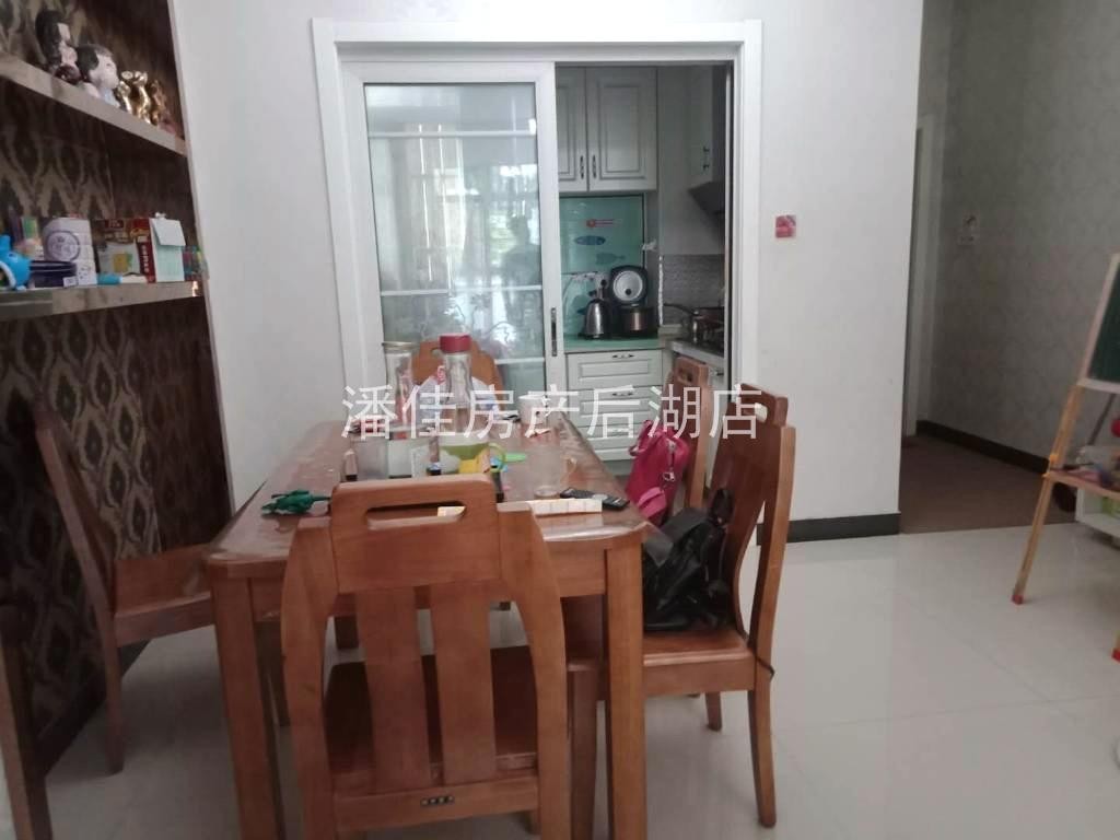 錦繡后湖三室二廳二衛(wèi)，精裝修拎包入住