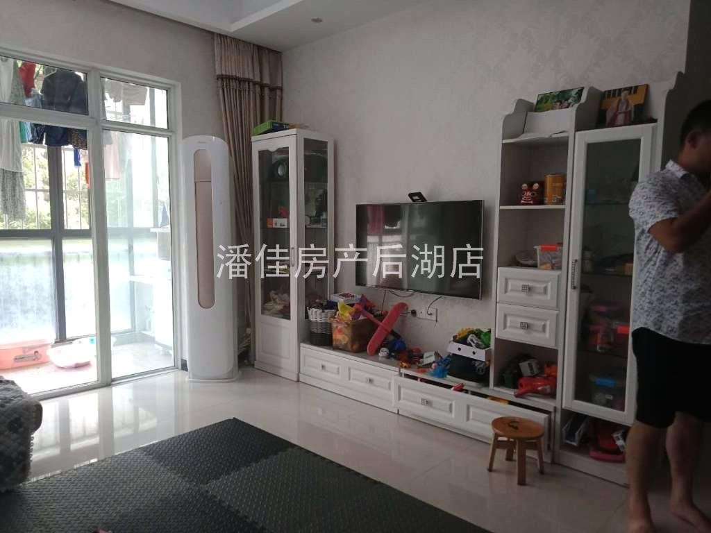 錦繡后湖三室二廳二衛(wèi)，精裝修拎包入住