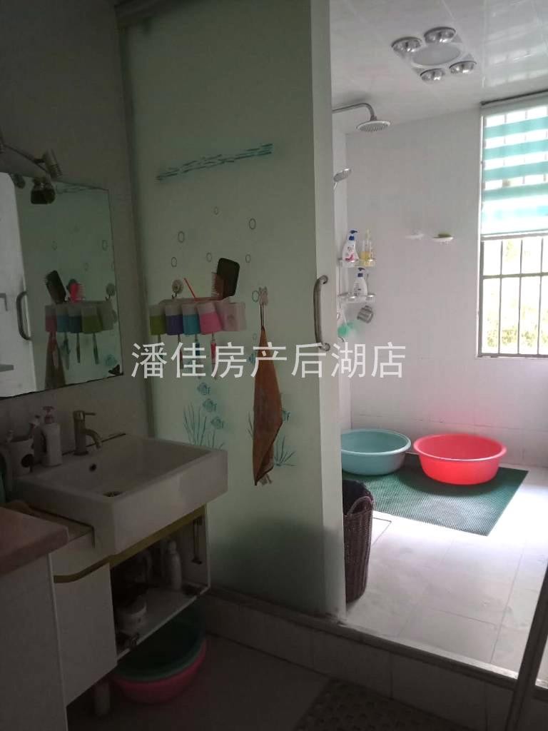 錦繡后湖三室二廳二衛(wèi)，精裝修拎包入住