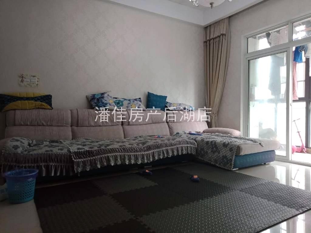 錦繡后湖三室二廳二衛(wèi)，精裝修拎包入住