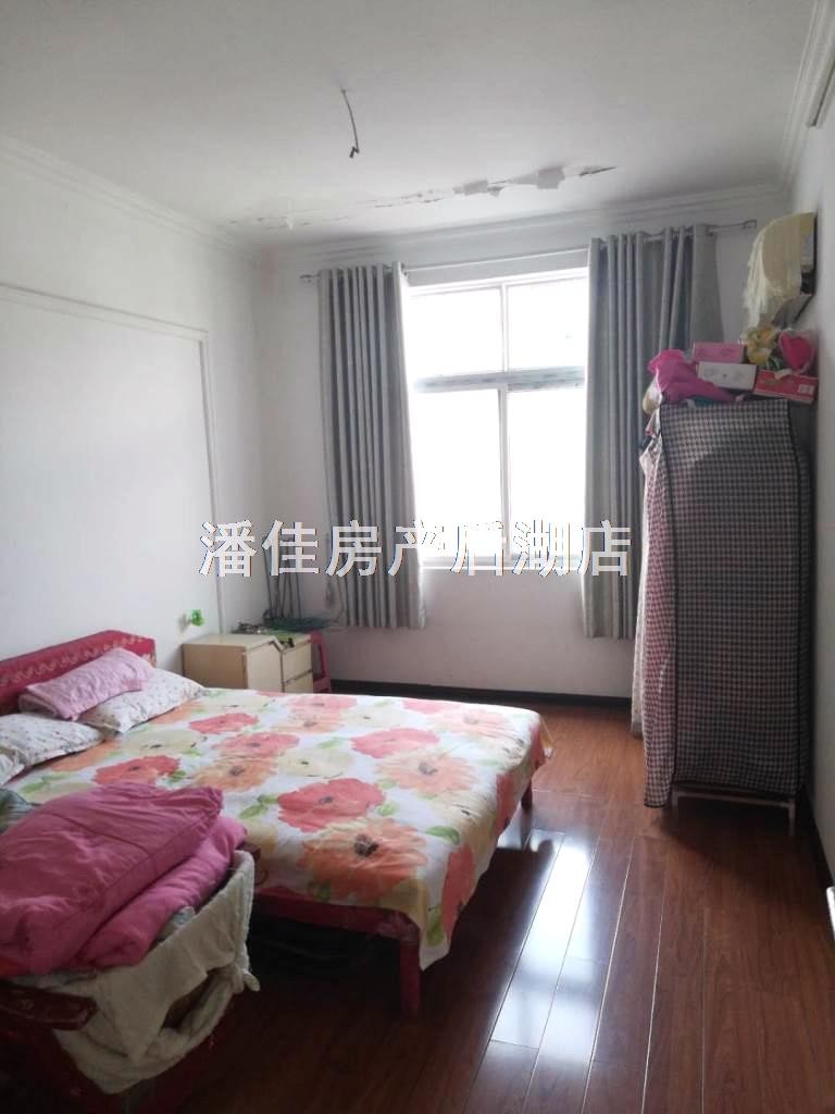 降價了！航空路三室兩廳一衛(wèi)4/6簡單裝修131平米