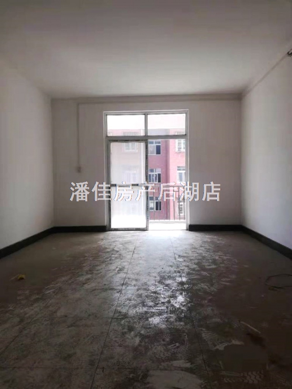 毛坯房錦繡后湖3室2廳2衛(wèi)中間樓層66萬滿二