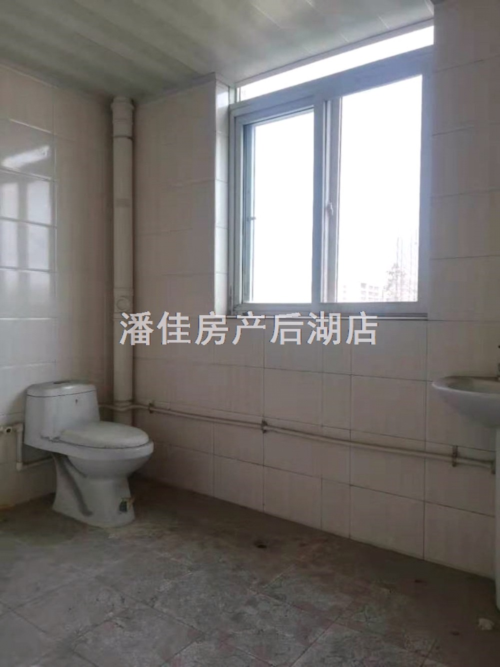 毛坯房錦繡后湖3室2廳2衛(wèi)中間樓層66萬滿二