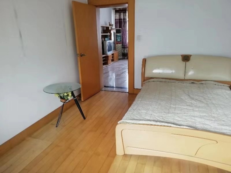 交通東路4室2廳1衛(wèi)南北通透 可看（實際面積超出產證）