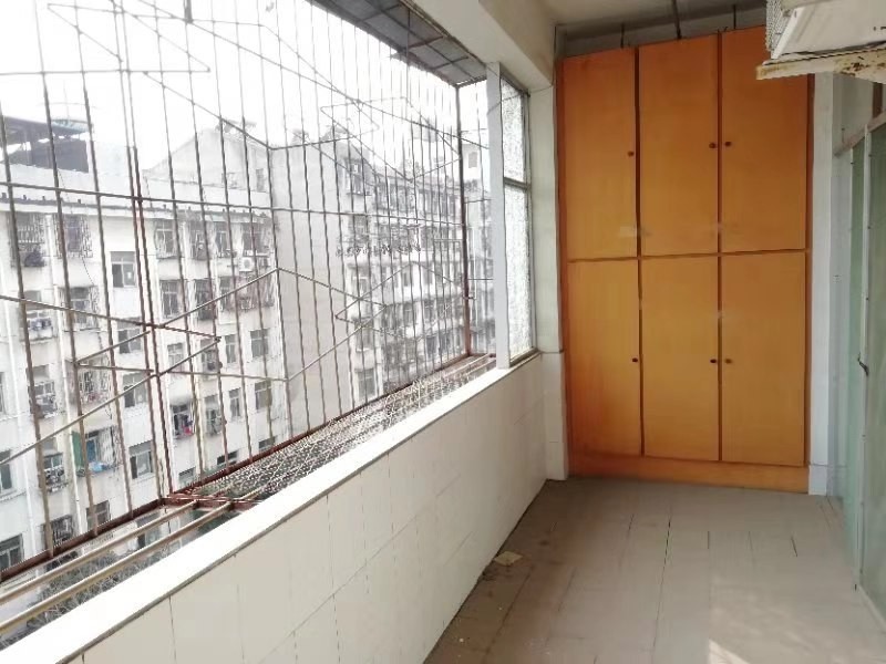 交通東路4室2廳1衛(wèi)南北通透 可看（實際面積超出產證）