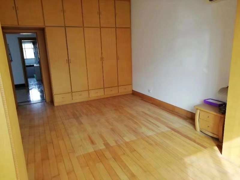 交通東路4室2廳1衛(wèi)南北通透 可看（實際面積超出產證）