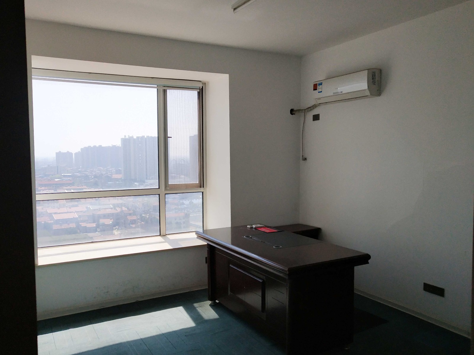 寫字樓位于乾坤大道馨都上層