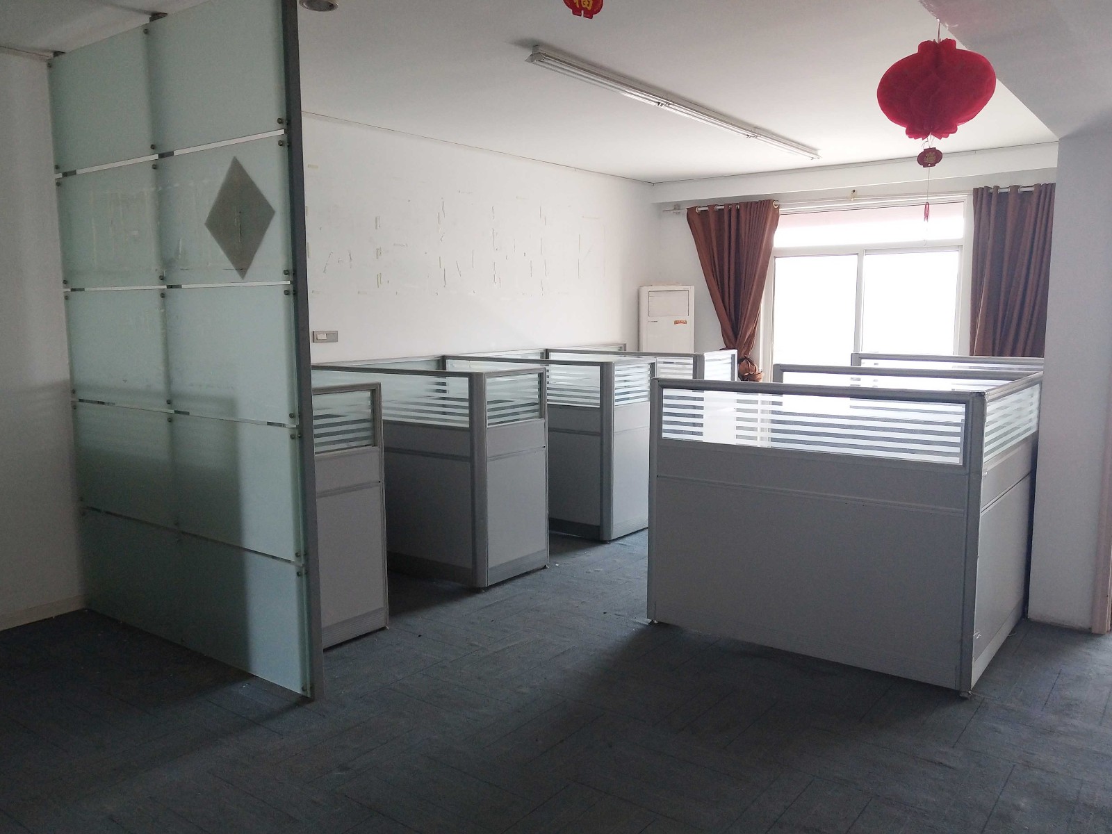 寫字樓位于乾坤大道馨都上層