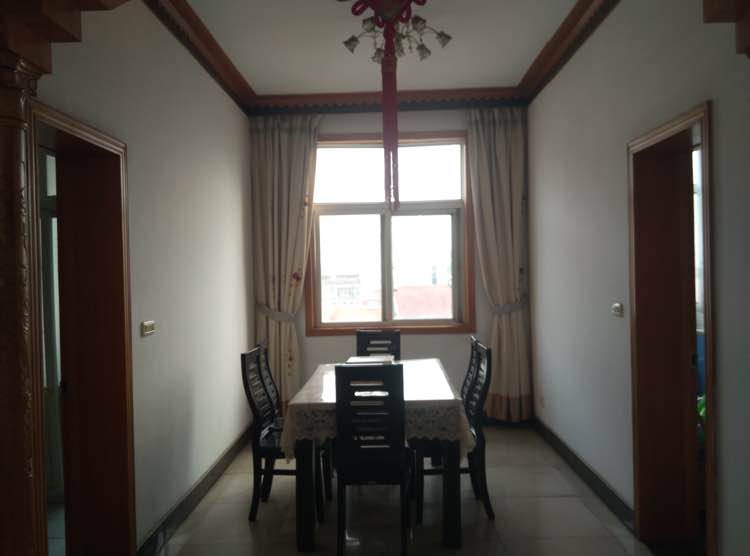 城區(qū)農(nóng)房小區(qū)3室2廳2衛(wèi)136平米 能過戶