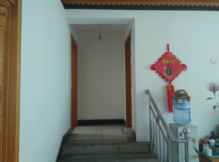 城區(qū)農(nóng)房小區(qū)3室2廳2衛(wèi)136平米 能過戶