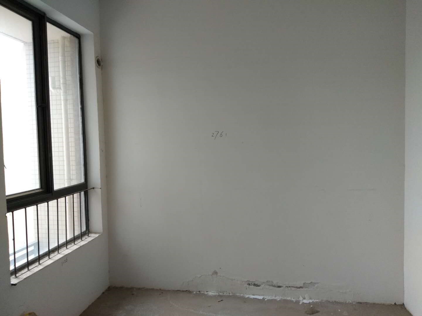 濱湖天地總價(jià)超低四房，毛坯房，老證，總價(jià)115萬(wàn)。性價(jià)比很高