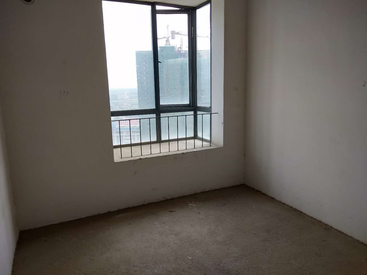 濱湖天地總價(jià)超低四房，毛坯房，老證，總價(jià)115萬(wàn)。性價(jià)比很高