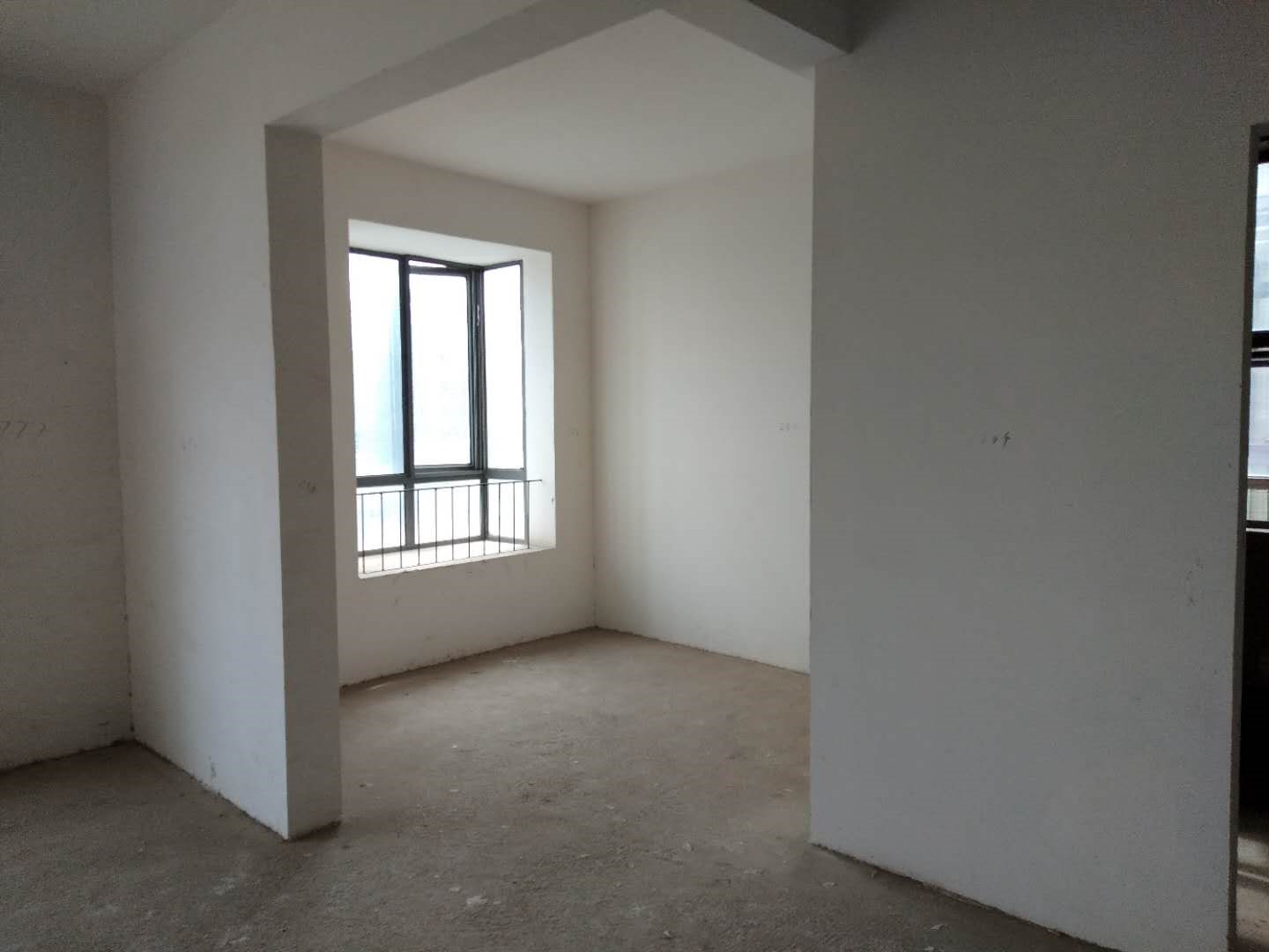 濱湖天地139平公攤小，毛坯房，老證后期費用低！