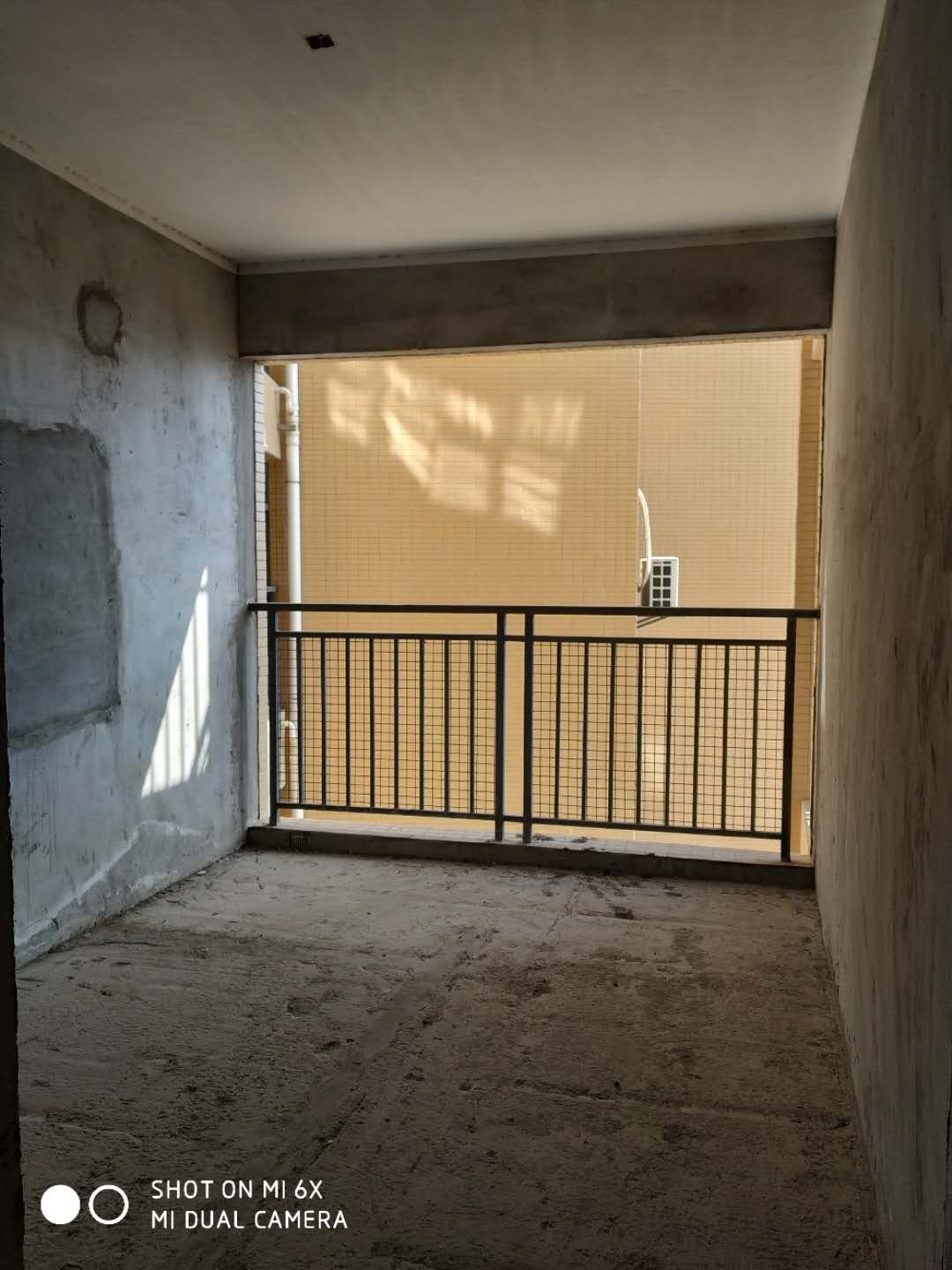 濱湖天地139平公攤小，毛坯房，老證后期費(fèi)用低！雙陽(yáng)臺(tái)，景觀房！