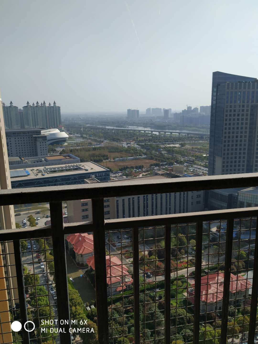 濱湖天地139平公攤小，毛坯房，老證后期費(fèi)用低！雙陽(yáng)臺(tái)，景觀房！