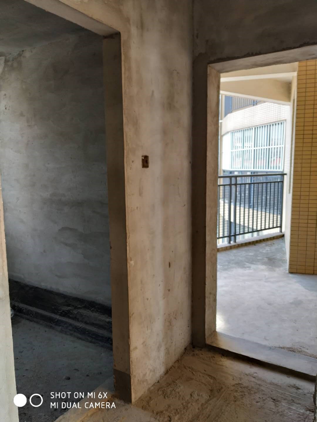 濱湖天地139平公攤小，毛坯房，老證后期費(fèi)用低！雙陽(yáng)臺(tái)，景觀房！