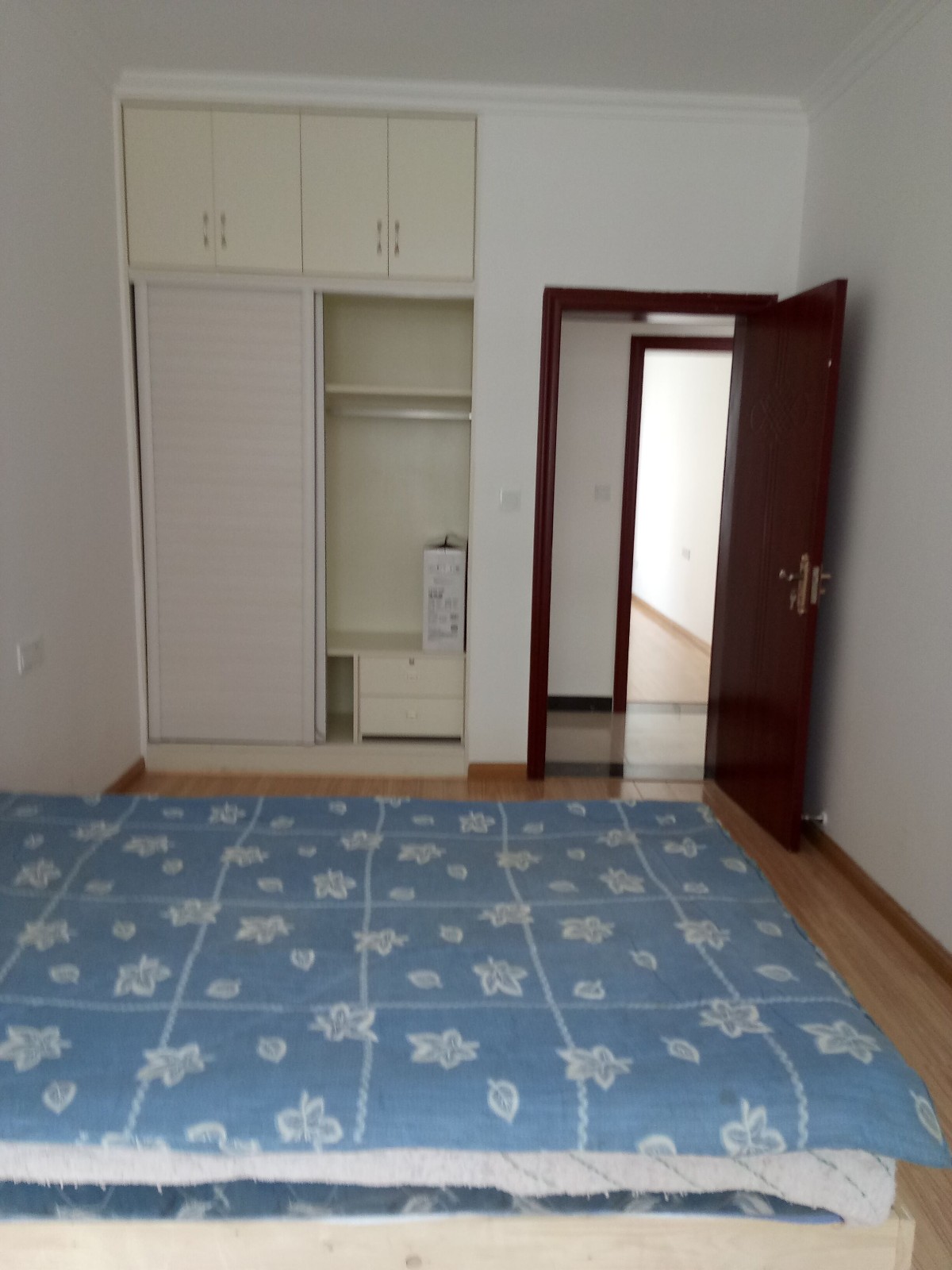 南大精裝房廉價(jià)出租