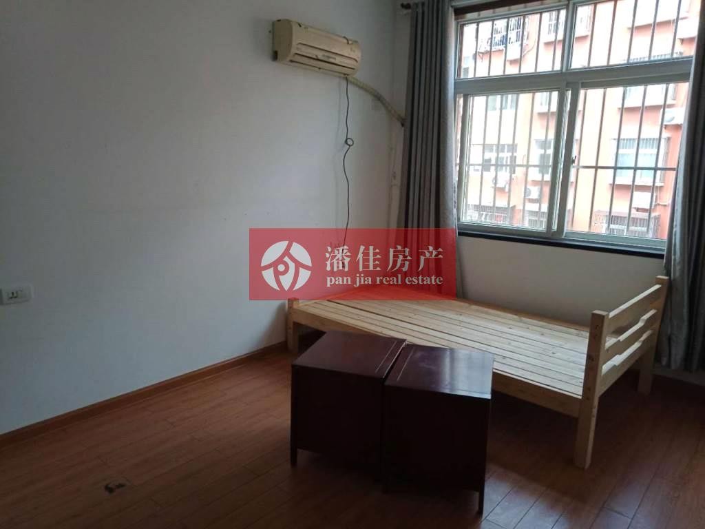 【潘佳房產(chǎn)推薦】交通路三里小區(qū)4/6樓138㎡3室2廳精裝1300元/月