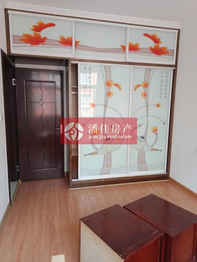 【潘佳房產(chǎn)推薦】交通路三里小區(qū)4/6樓138㎡3室2廳精裝1300元/月