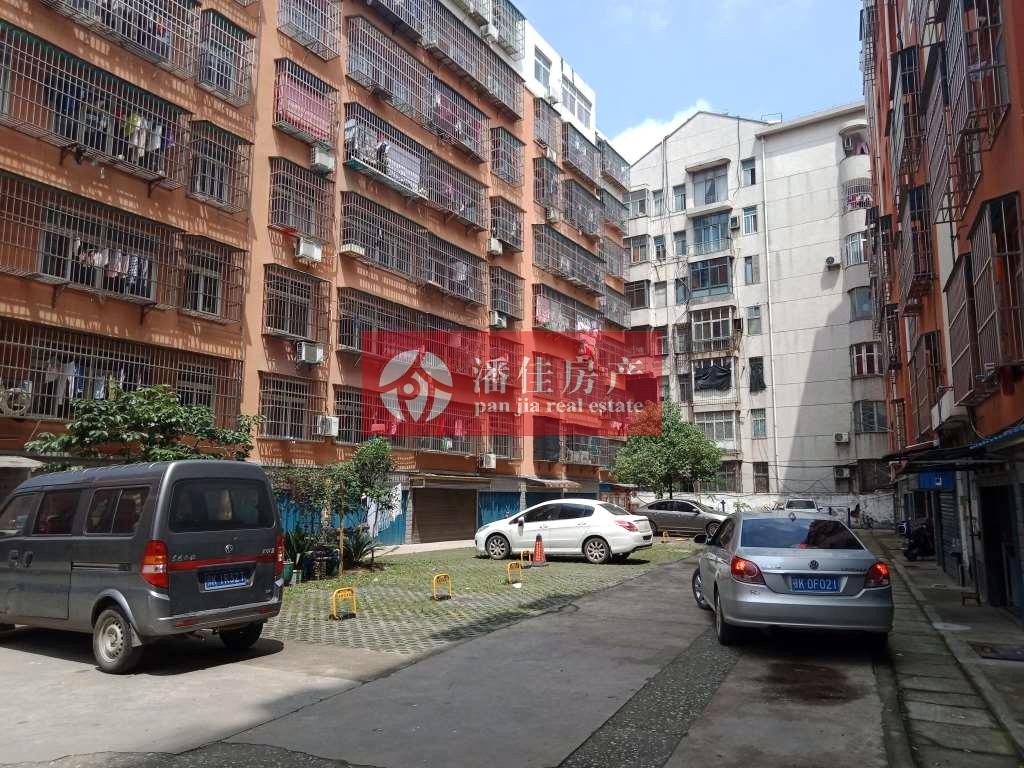 【潘佳房產(chǎn)推薦】交通路三里小區(qū)4/6樓138㎡3室2廳精裝1300元/月