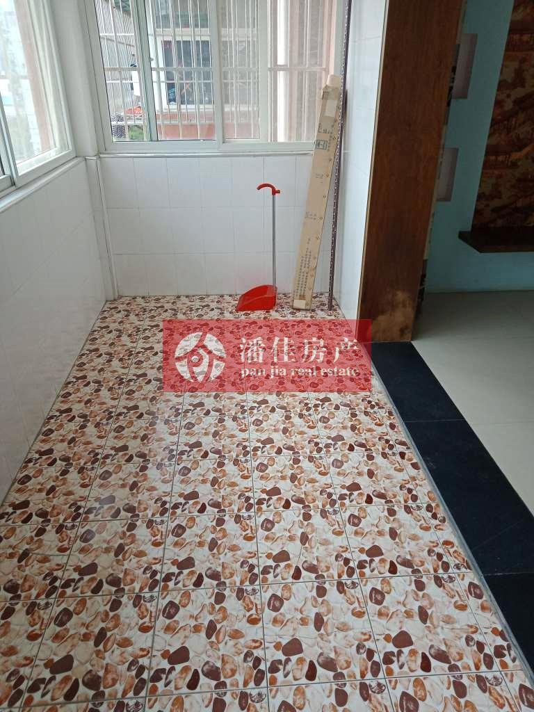 【潘佳房產(chǎn)推薦】交通路三里小區(qū)4/6樓138㎡3室2廳精裝1300元/月