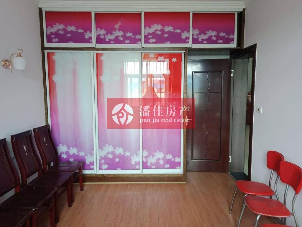 【潘佳房產(chǎn)推薦】交通路三里小區(qū)4/6樓138㎡3室2廳精裝1300元/月