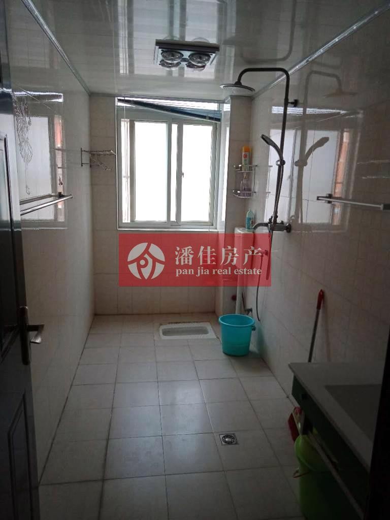 【潘佳房產(chǎn)推薦】交通路三里小區(qū)4/6樓138㎡3室2廳精裝1300元/月