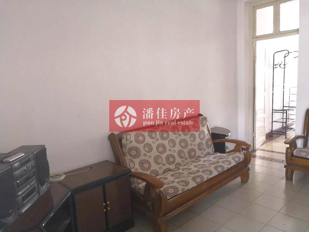 【潘佳房產(chǎn)推薦】長(zhǎng)征路與交通路交匯處工行宿舍5/6樓67㎡簡(jiǎn)裝30萬(wàn)！有院子停車方便