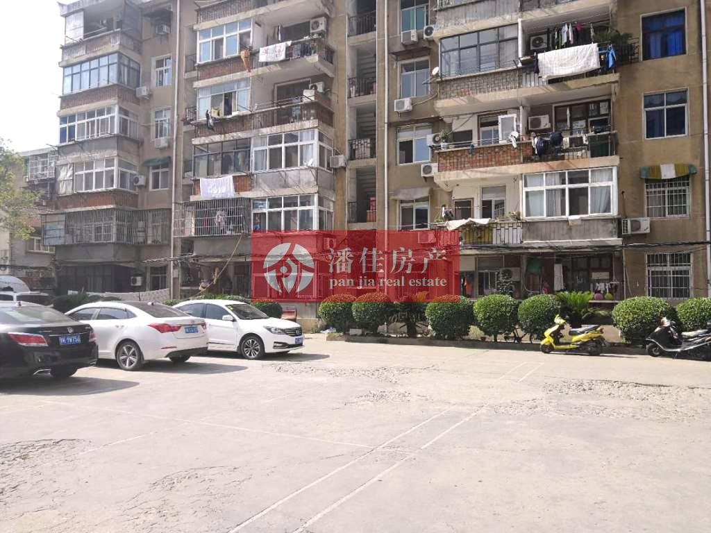 【潘佳房產(chǎn)推薦】長征路與交通路交匯處工行宿舍5/6樓67㎡簡裝30萬！有院子停車方便