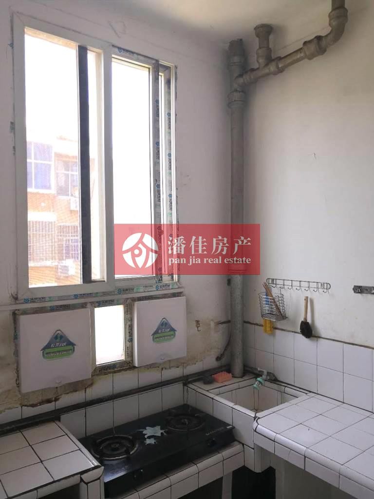 【潘佳房產(chǎn)推薦】長征路與交通路交匯處工行宿舍5/6樓67㎡簡裝30萬！有院子停車方便