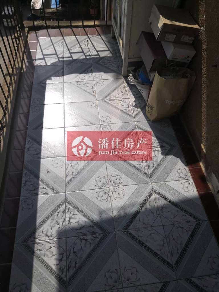 【潘佳房產(chǎn)推薦】長征路與交通路交匯處工行宿舍5/6樓67㎡簡裝30萬！有院子停車方便